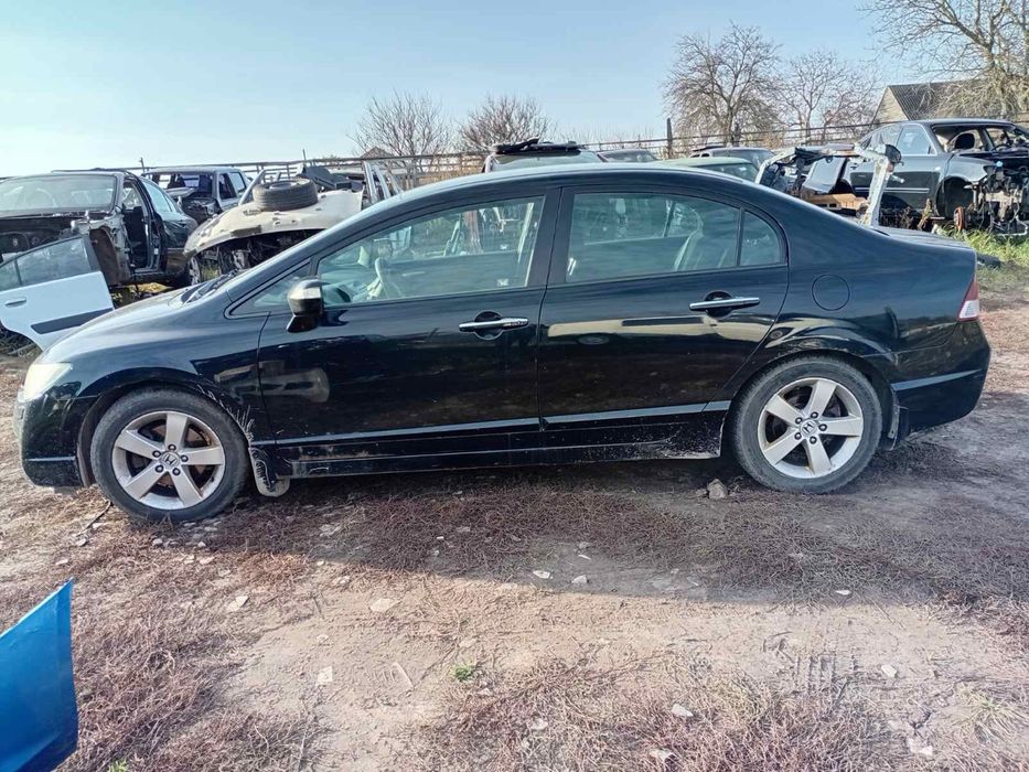 Автозапчасти разборка Honda Civic 4D Хонда Сивик