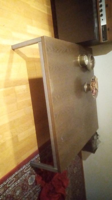 Mesa de apoio quadrada