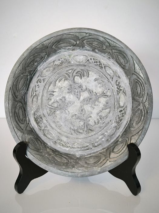 Talerzy talerz cyna ozdobny Adam Szubski PRL