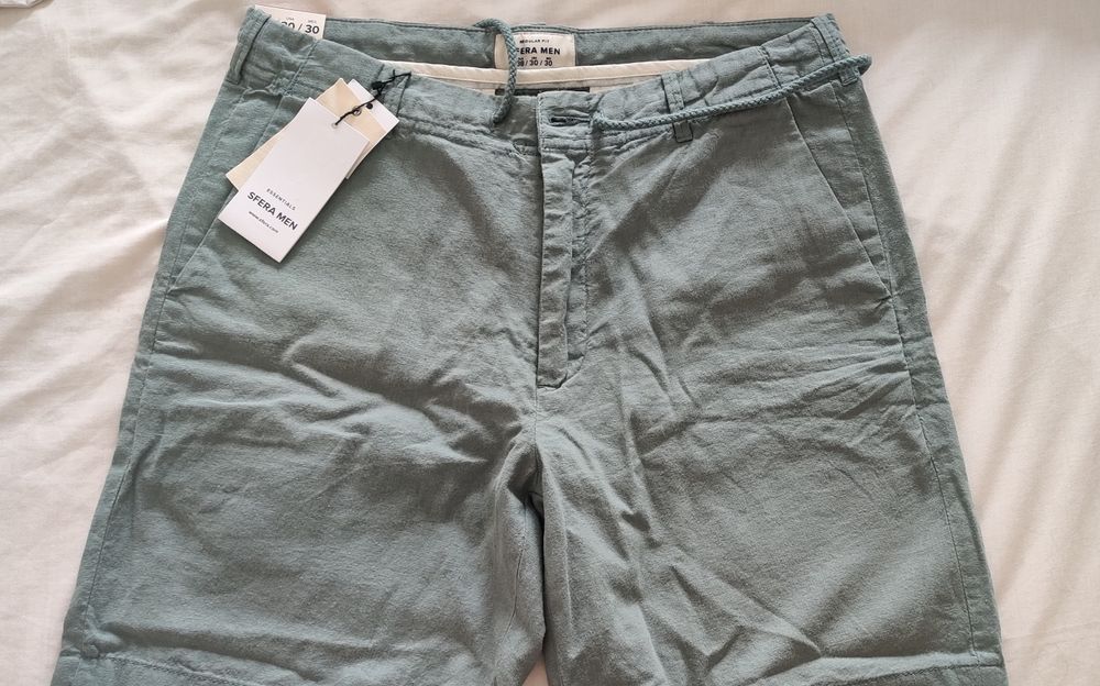 Calções verdes caqui da marca sfera