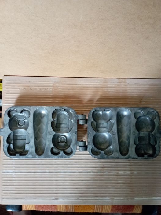 Вафельница.Мишки и шишки.