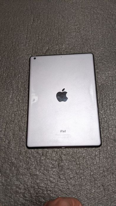 IPad 9.7 Air 16gb wifi + Bluetooth клавіатура Logitech айпад