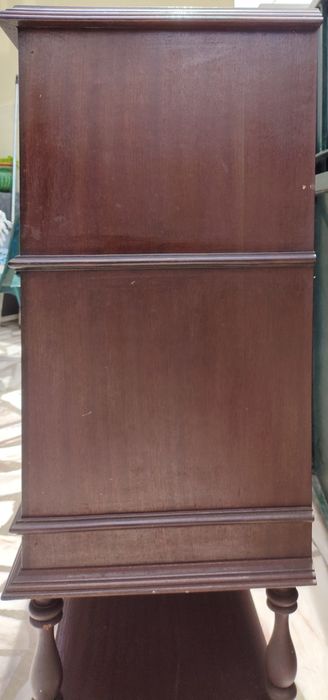Móvel antigo castanho escuro