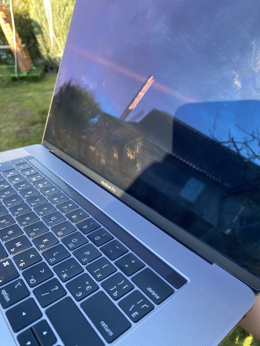MacBook Pro 15" 2018 Intel i9 32GB RAM 500GB SSD гарний стан