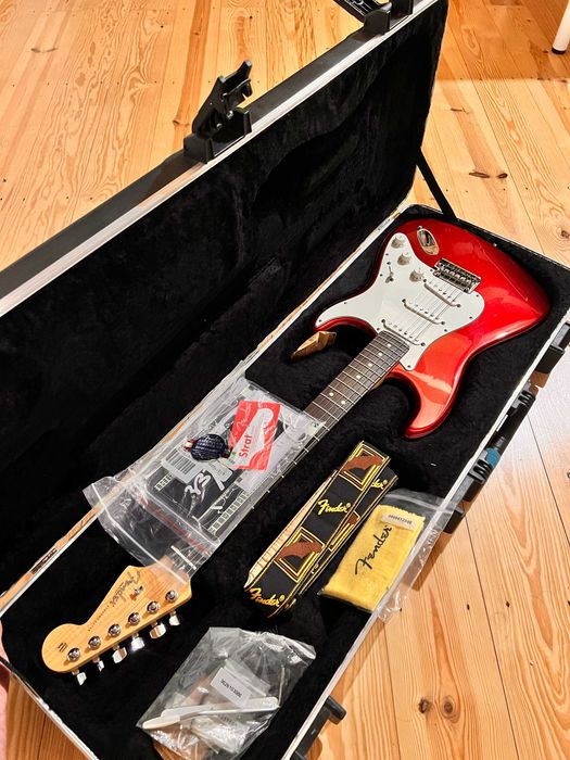 Guitarra Fender Stratocaster American Standard