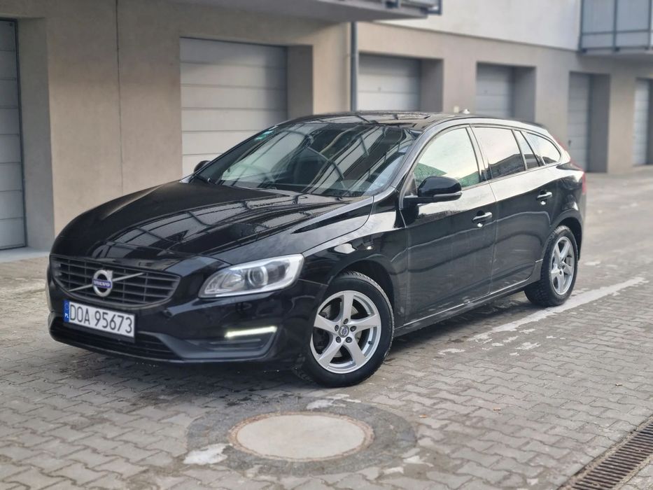 Volvo V60 Geartronic 2.0 D3 150PS 2017r Szyberdach 2kpl kół 1 właściciel