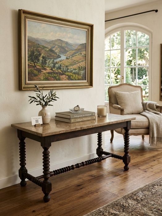 Mesa de Apoio  com Tampo em Mármore