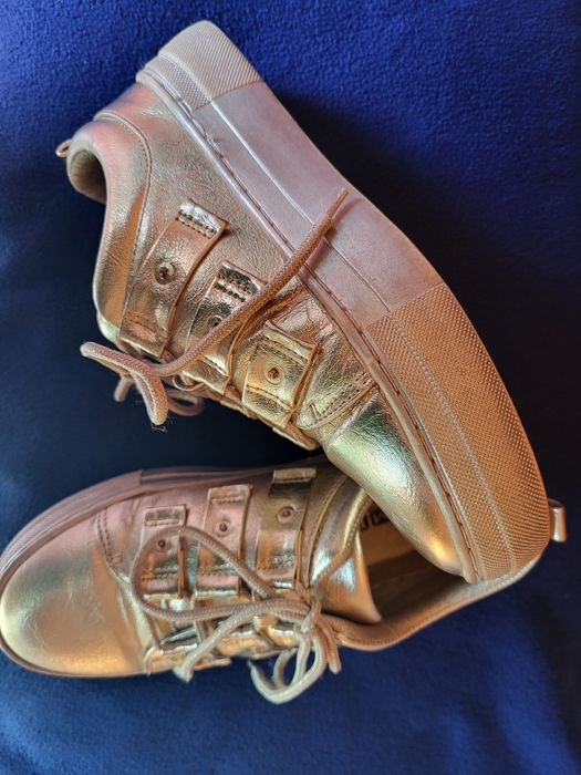 Ténis dourado da SMF 36