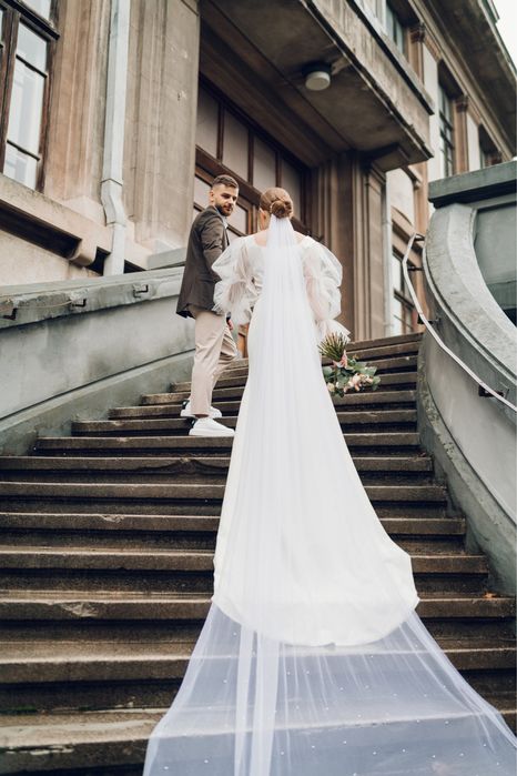 Продається весільне чи на розпис плаття з фатою