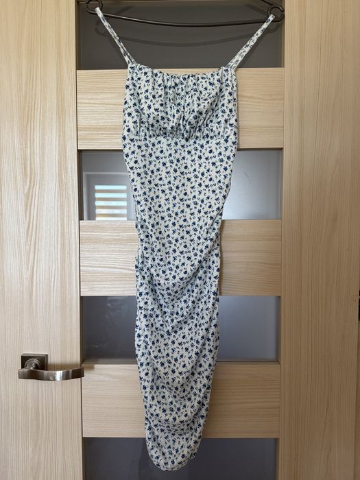 Sukienka w niebieskie kwiatki