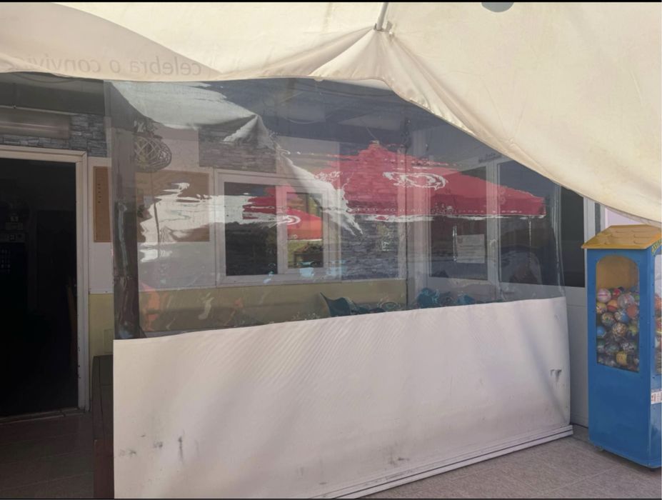 Toldos  resistentes  transparentes ao meio