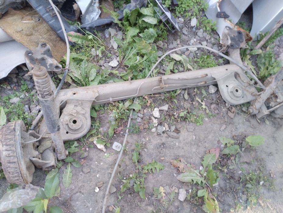 Балка задняя стойки пружини Рено Логан Дачия