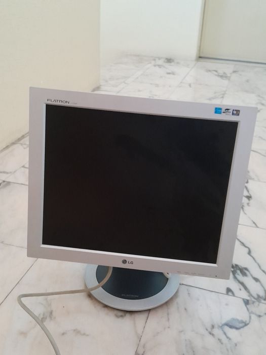 Monitor com boa imagem, usado.