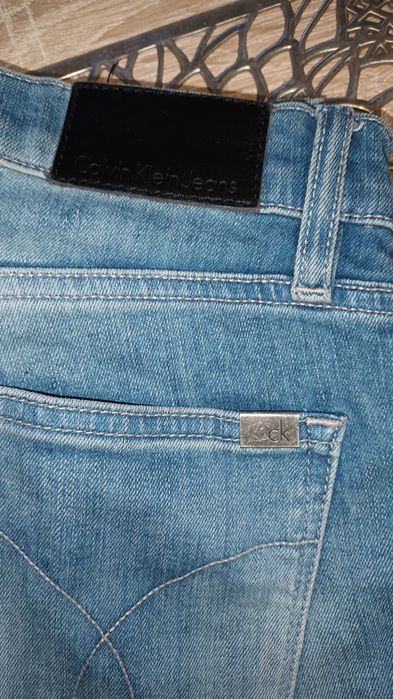 Jeansy Calvin Klein.