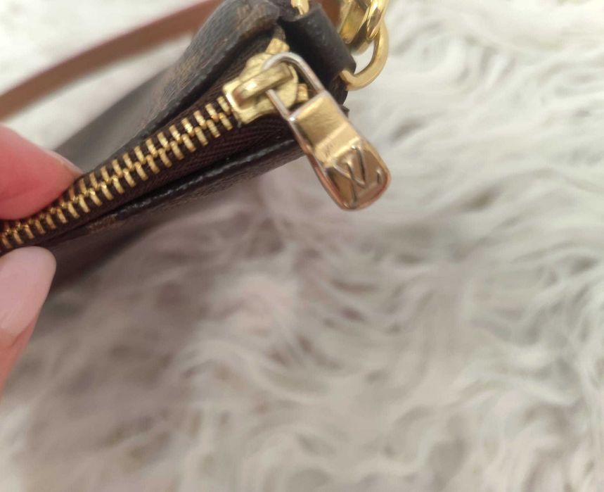 Skórzana kopertówka LV
