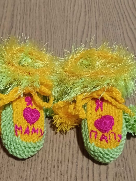 Дитячі в'язані  пінетки.