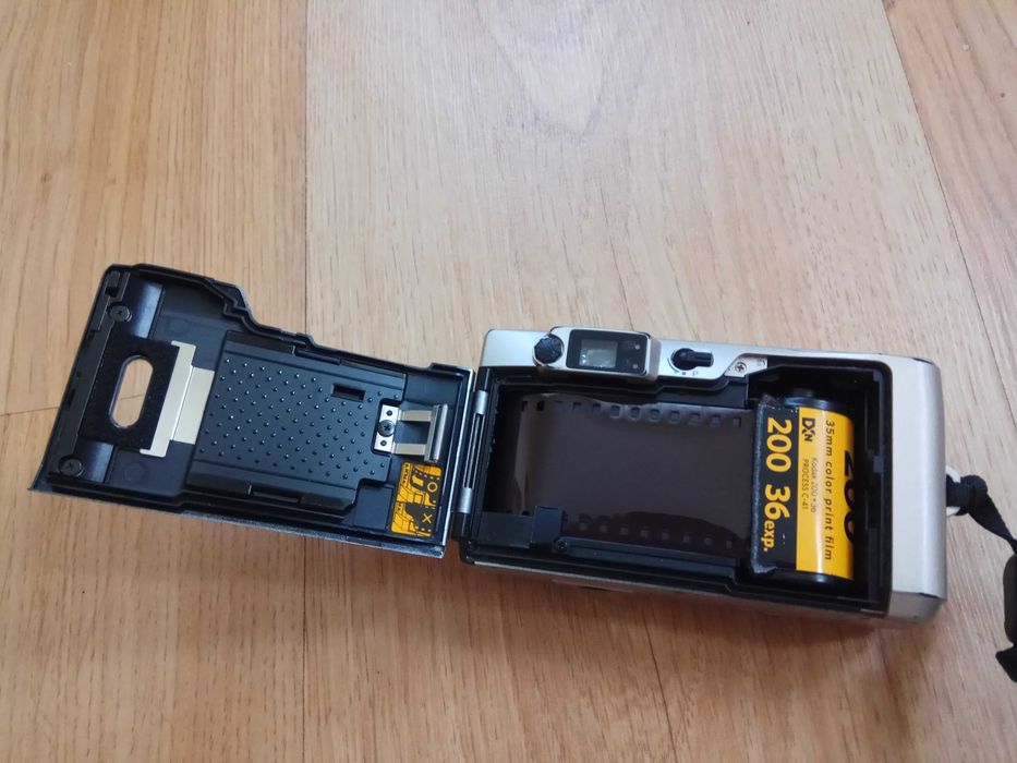 Гарний плівковий фотоаппарат Samsung Vega 70 D  все працює