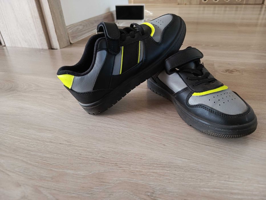 Sprzedam buty chłopięce