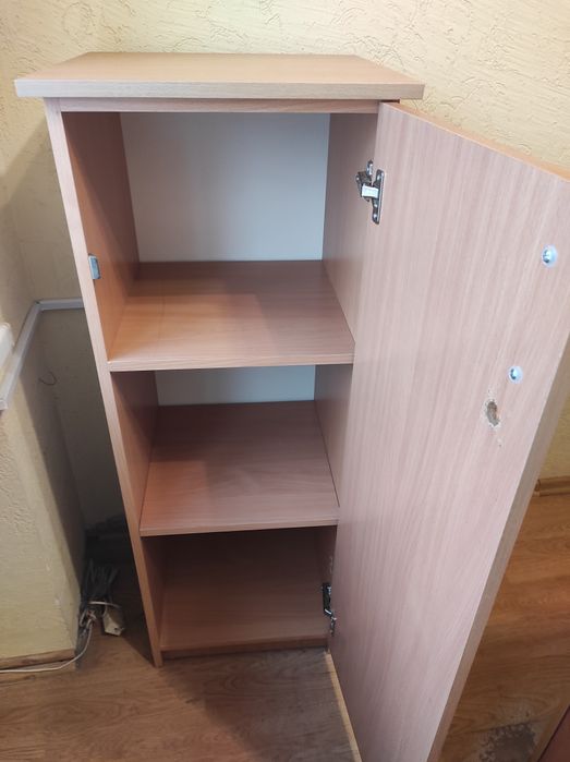Розпродаємо офісні шафи б/в
