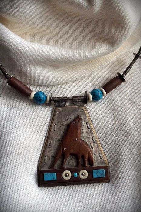 Artystyczny srebrny wisior medalion turkus ręcznie robiony wilk