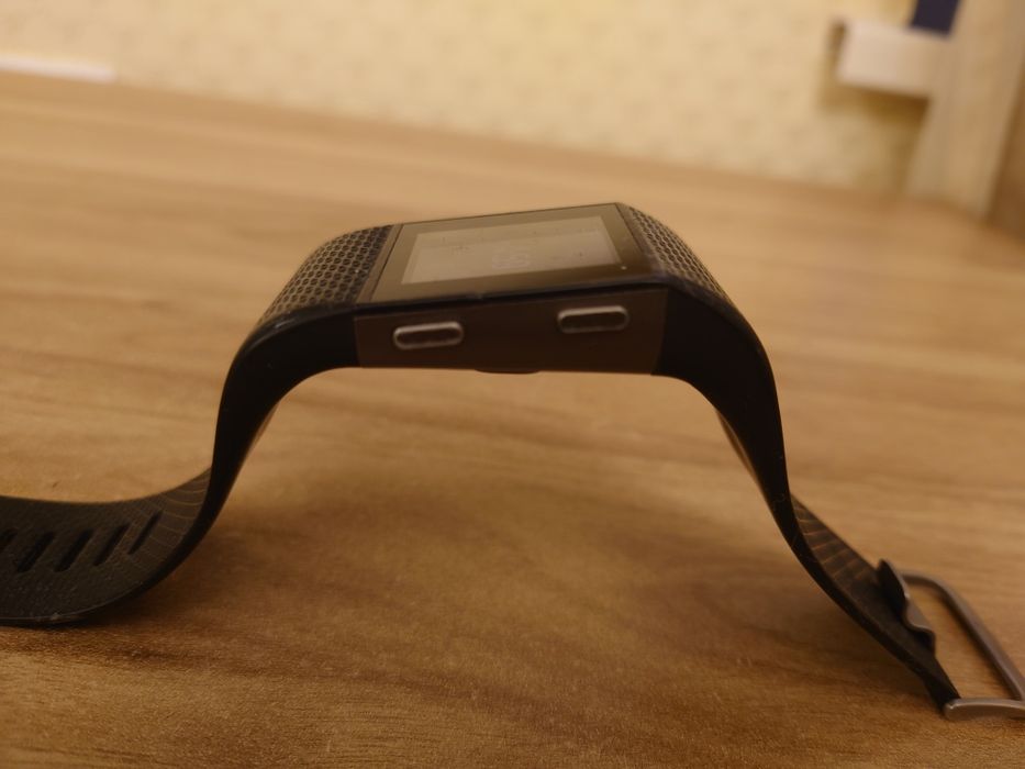 Fitbit, розумний годинник