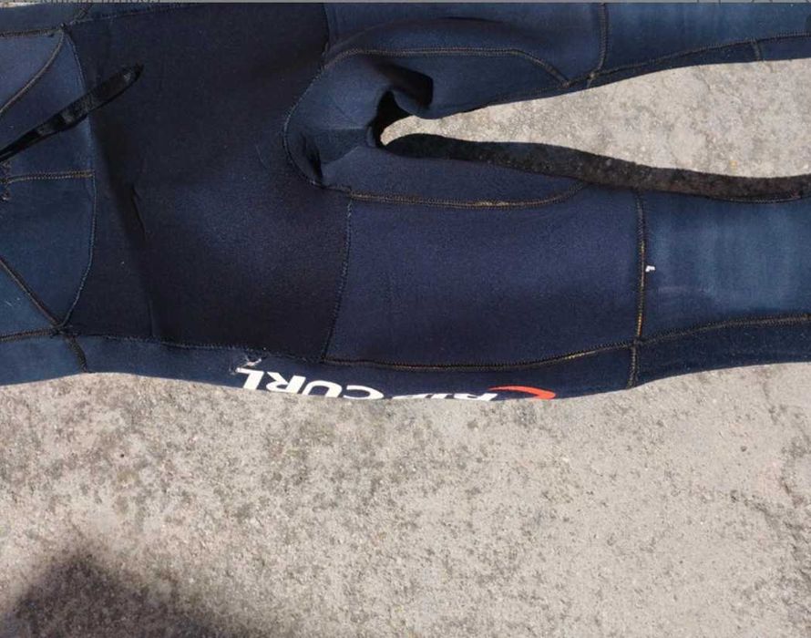 fato de surf tamanho S