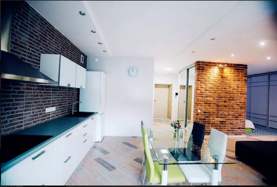 ЦЕНТР студия VIP до 4 человек. ПАРКОВКА рядом. Посуточно почасово