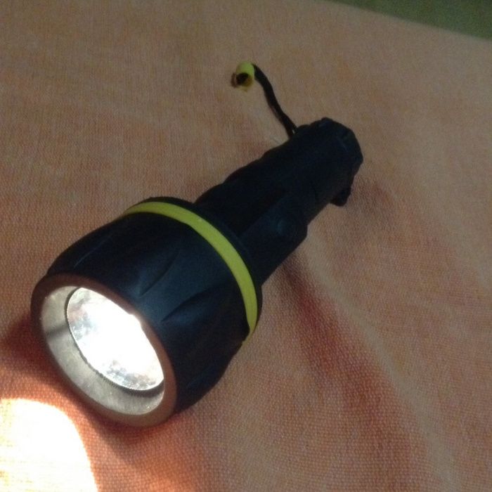 Lanterna tam.média a pilhas p/uso em carro/uso casa