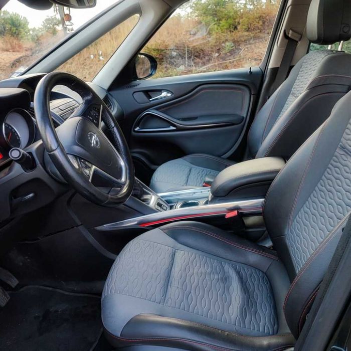 Opel Zafira 1.6 Cdti com teto panorâmico e possibilidade de troca
