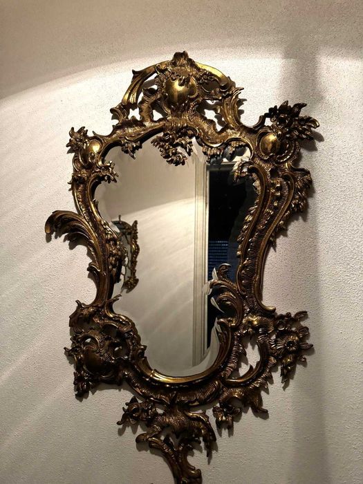 Espelho antigo em metal dourado