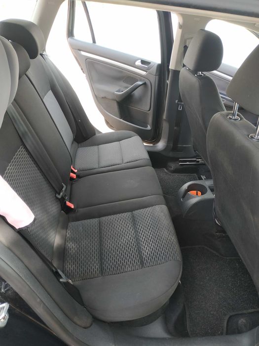 VW Golf carrinha - confere Conforto, Segurança, Versátil, Espaçosa para Família, e/ou Profissionais que precisem de espaço adicional