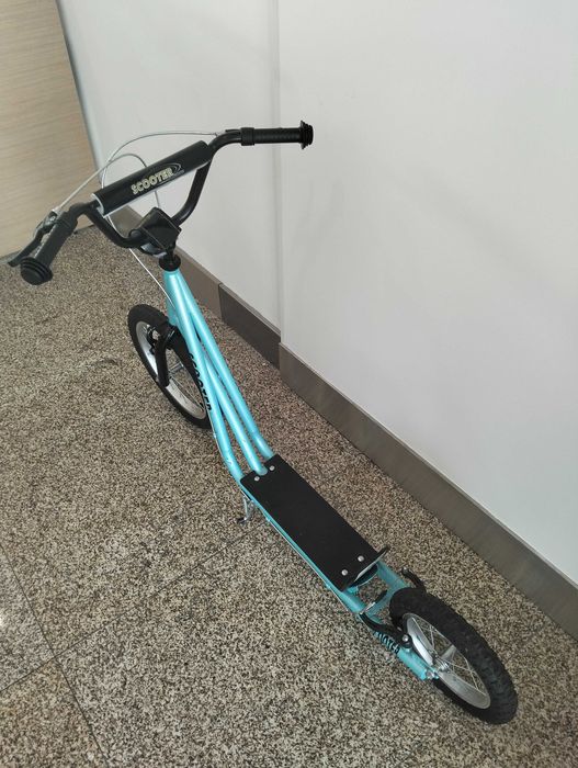 Bicicleta/Trotinete de criança.