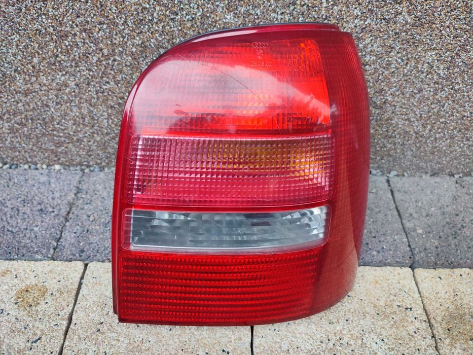 Lampa Tylna Prawa Audi A4 B5 Kombi Lift