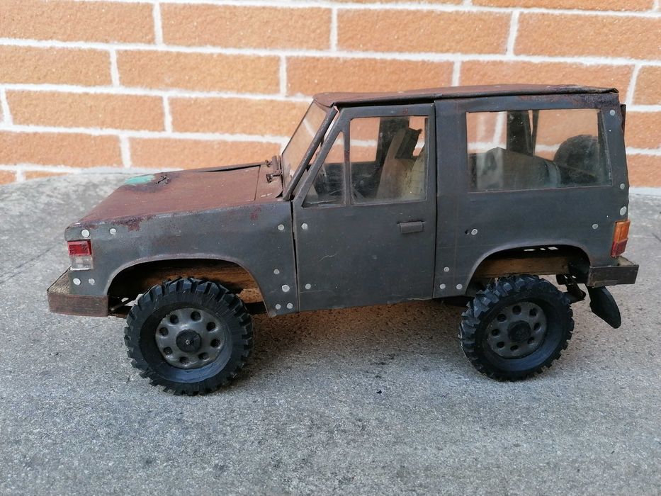Carro Mitsubishi Pajero, artesanal, 36 cm