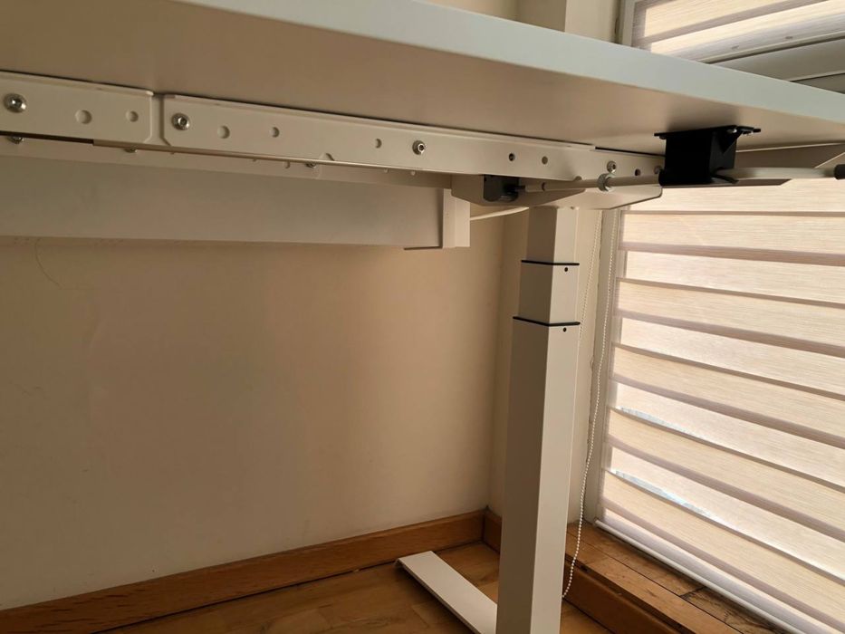 Офісний/компʼютерний стіл с регулюванням висоти