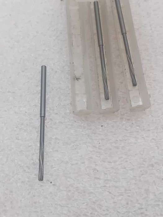 3 mandris de máquina.  D 2mm. Novos