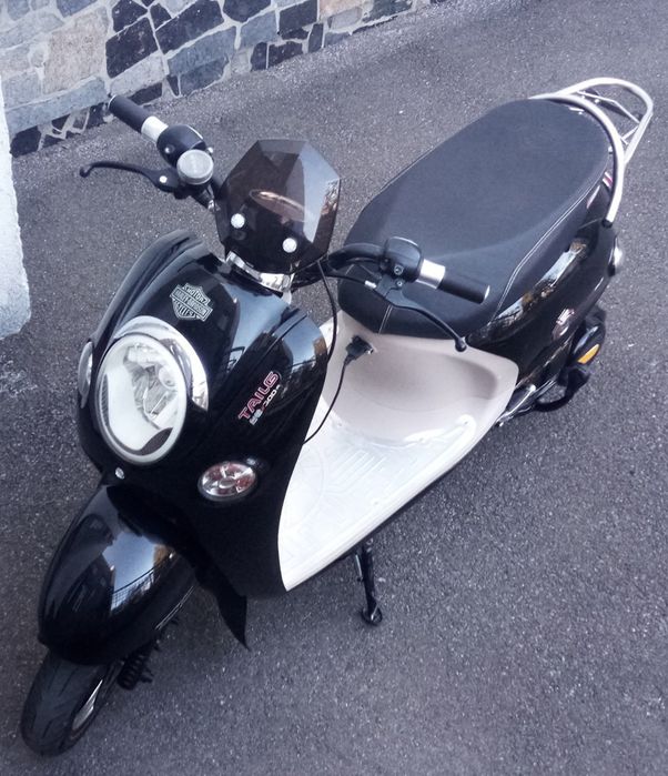 Электроскутер двухместный