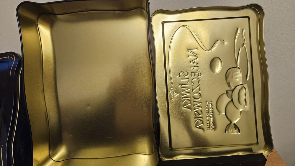 Puszki pojemniki metalowe