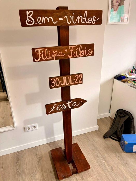 Placa de festas em madeira – Dobrável e Personalizável, Estilo Rústico