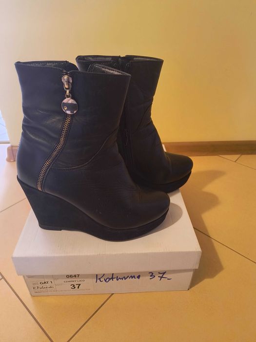 Czarne skórzane botki