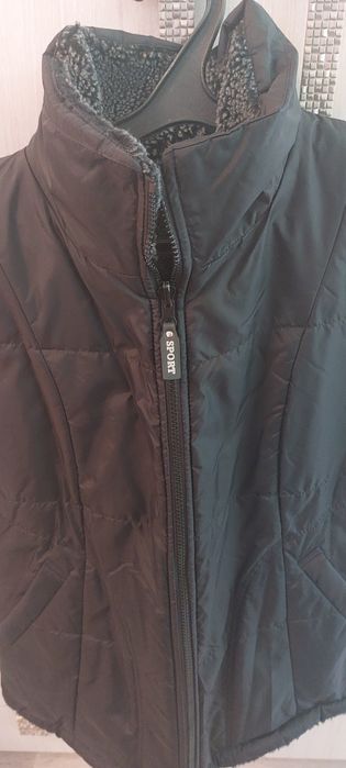 Продам теплую жилетку