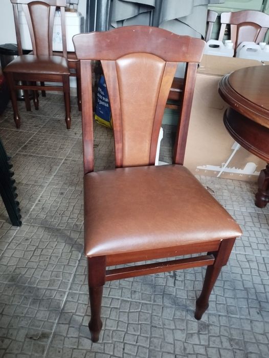 Conjunto Mesa e 8 cadeiras