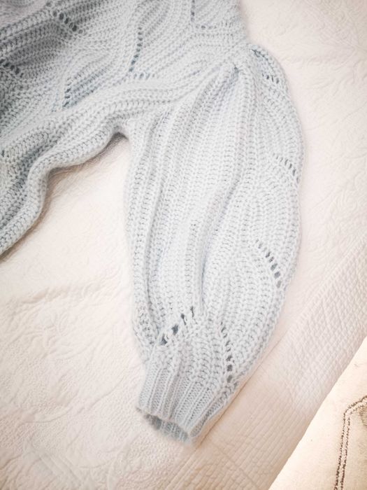 Wełniany sweter Bizuu