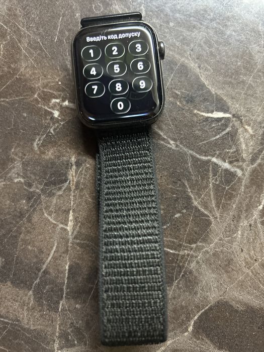 Apple Watch Series 6 (GPS + Cellular)розумний годинник
