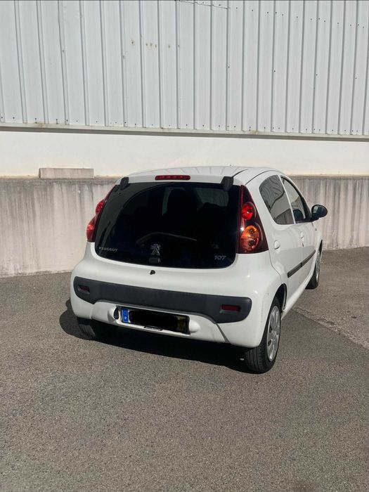 Peugeot 107 Automático 2014 – 5 portas – Gasolina – Manutenção completa