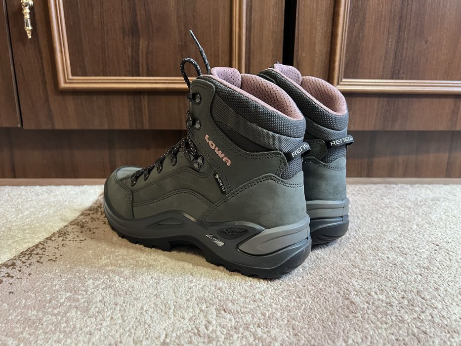 Жіночі черевики Lowa