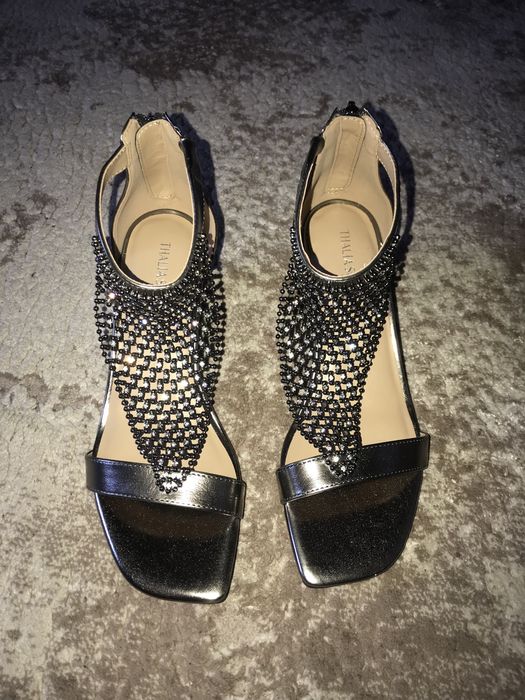 Стильні босоніжки 40 розміру