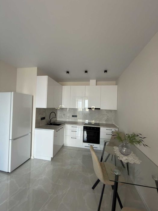 Продажа 1-комнатной квартиры в ЖК Скай Сити по улице Варненская.