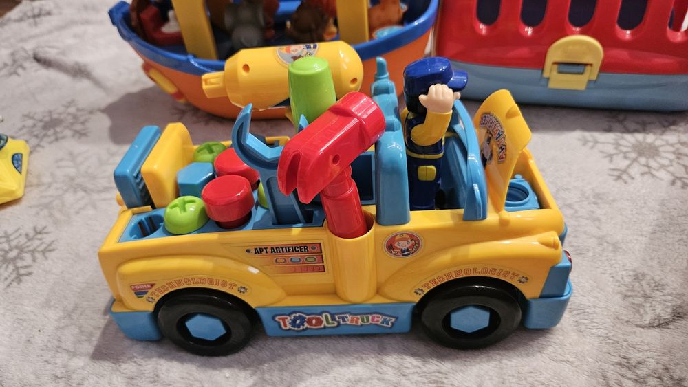 Oddam dwa auta: auto strażackie oraz auto do skręcania