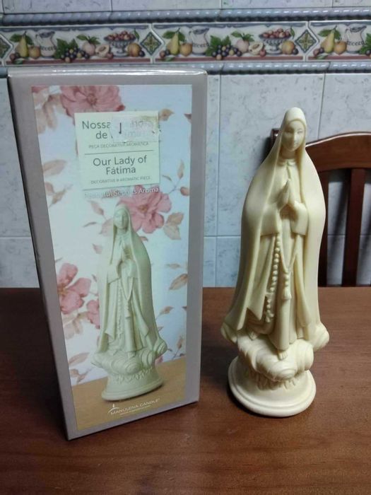 Nossa Senhora de Fátima em cera